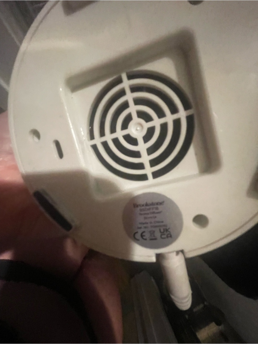 Set of 2 White Brookstone Ceramic Aroma Diffusers - Picture 2 of 2